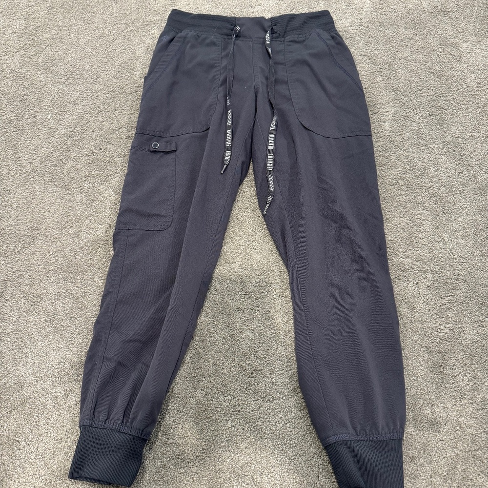 MedCouture Grey Scrub Pants Joggers (extra small)